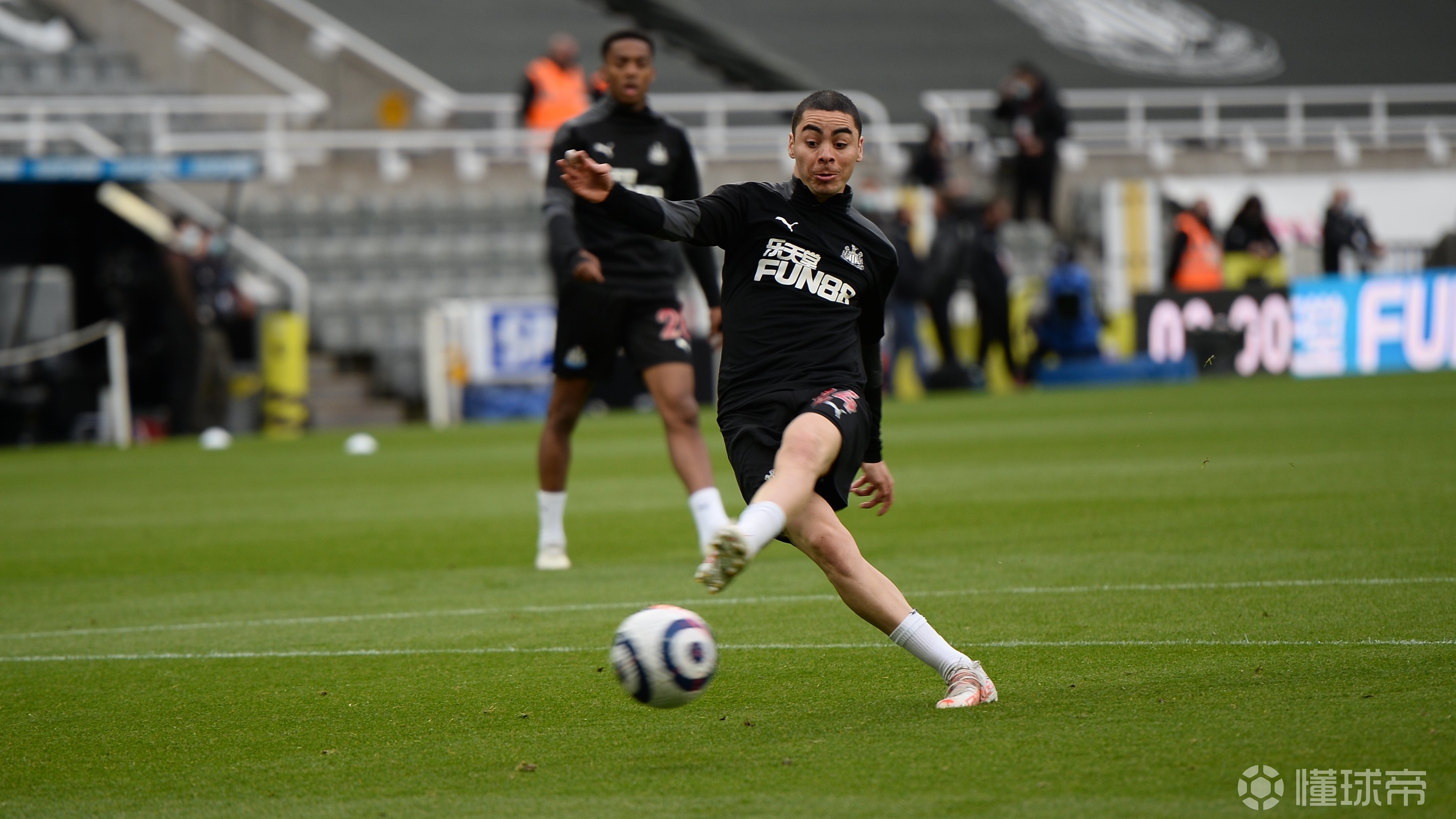 海星-荷甲倒计时;纽卡斯尔今夜队长鼓劲;细节引发关注;话题不断;纪律约束更严格-海星